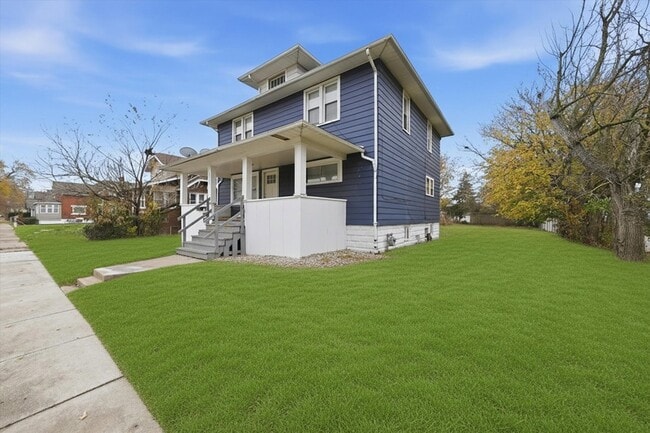 Photo - 18335 Sherman St