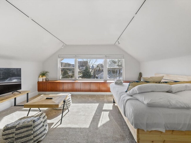 Building Photo - 258 Dorchester Ave Unit SI ID1056079P