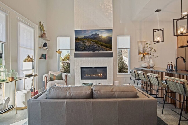 Photo - 225 W 1st St Unit ID1259094P