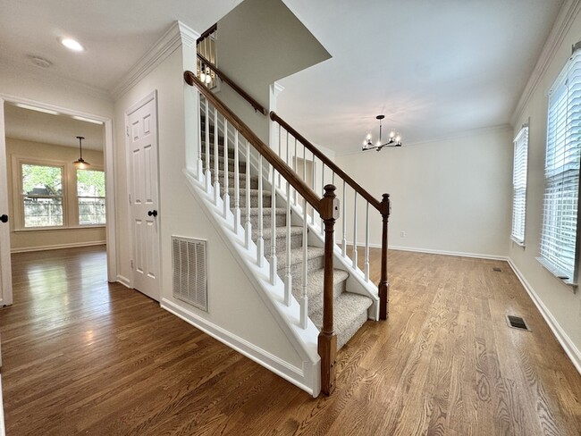 Photo - 1370 Buckingham Cir