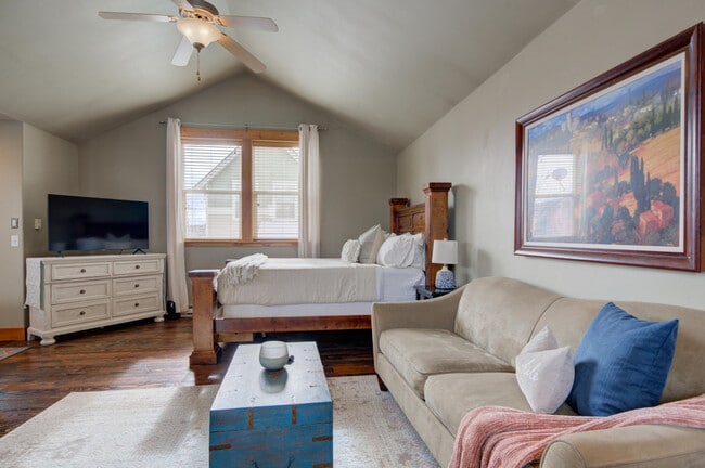 Photo - 4489 Alexander St Unit ID1292384P