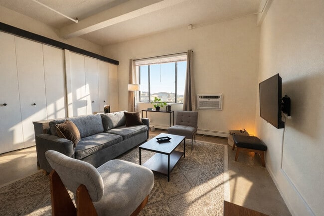 Building Photo - 823 N 2nd St Unit SI ID1379049P