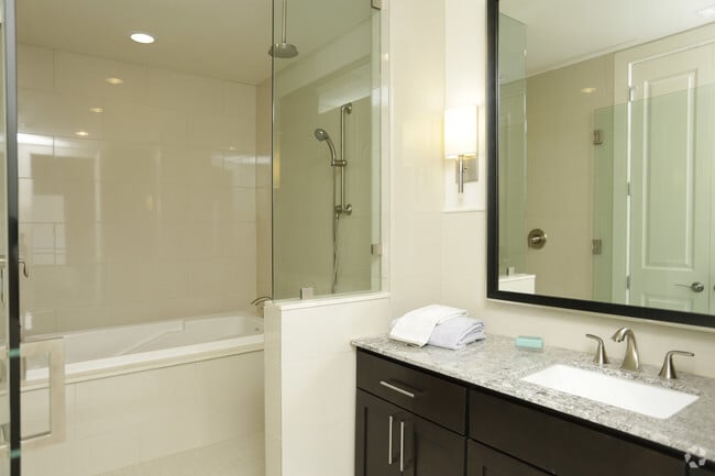 1BR,1BA - 849SF - BATHROOM - Uptown by Onni