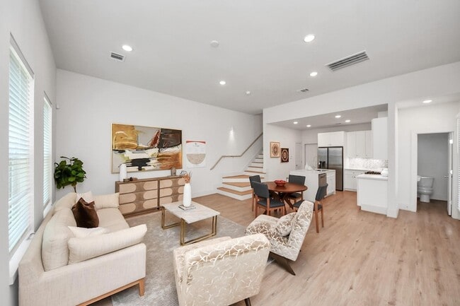 Photo - 1047 Glenn Ave