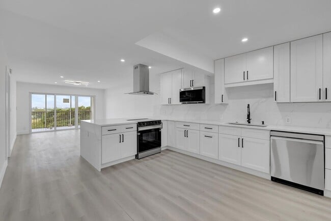 Photo - 3050 N Palm Aire Dr Unit 704