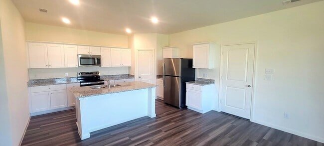 Photo - 14115 Donahue St