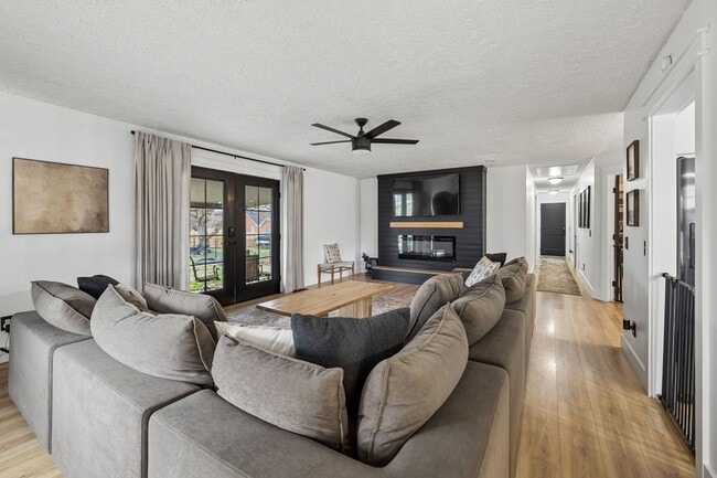 Photo - 18 Crescent Blvd