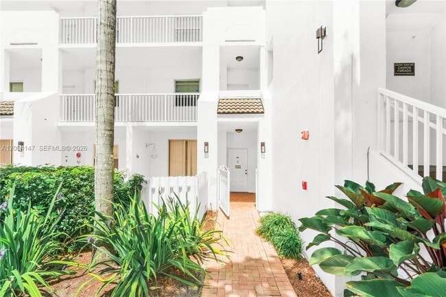 Building Photo - 10730 NW 66th St Unit 113