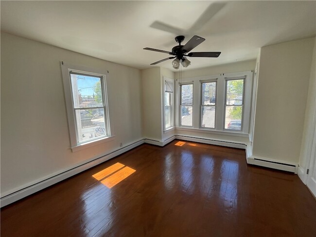 Photo - 124 East St