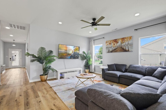 Photo - 8355 Fieldfare Way Unit SI ID1542332P
