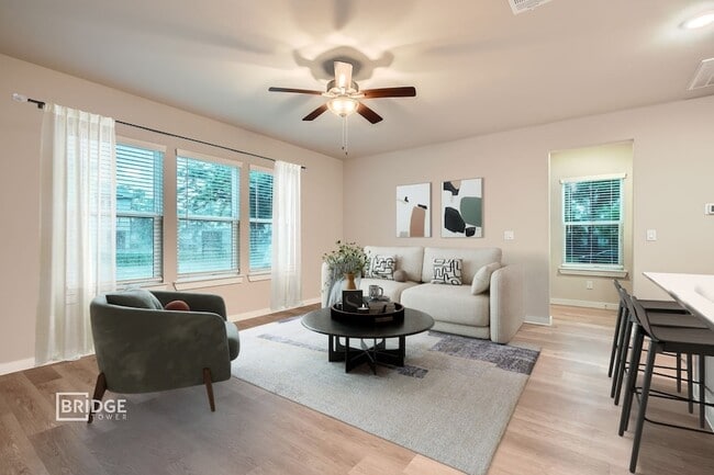 Photo - 371 Huisache St