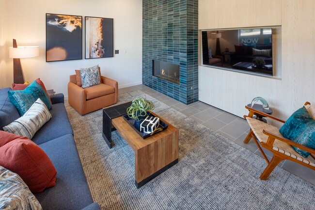 Clubhouse Lounge - McKinney Lane Apartments