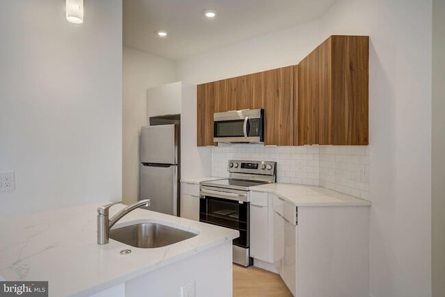 Building Photo - 4200 Lancaster Ave Unit 401