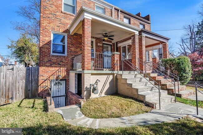 Photo - 458 Oakwood St SE