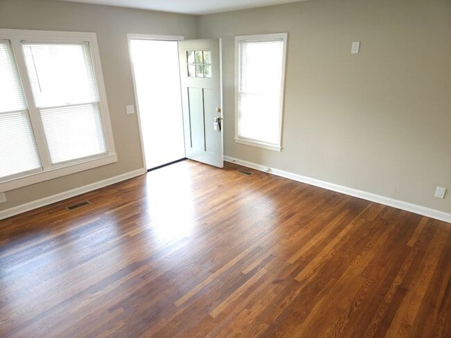 Photo - 923 Hillcrest Dr