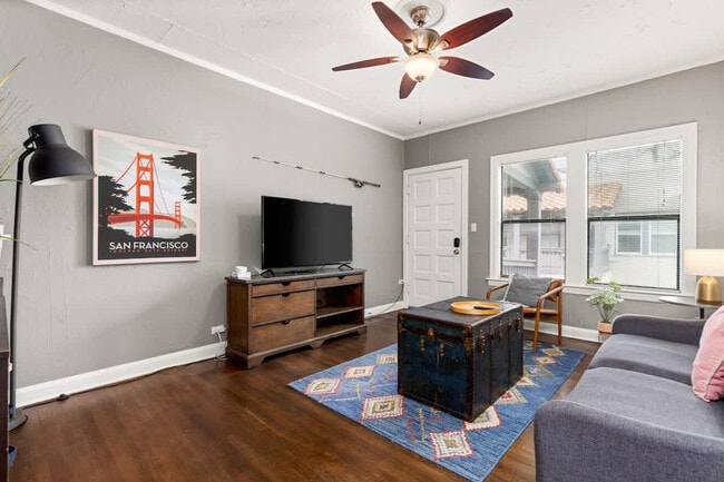 Building Photo - 203 W Magnolia Ave Unit SI ID1496381P