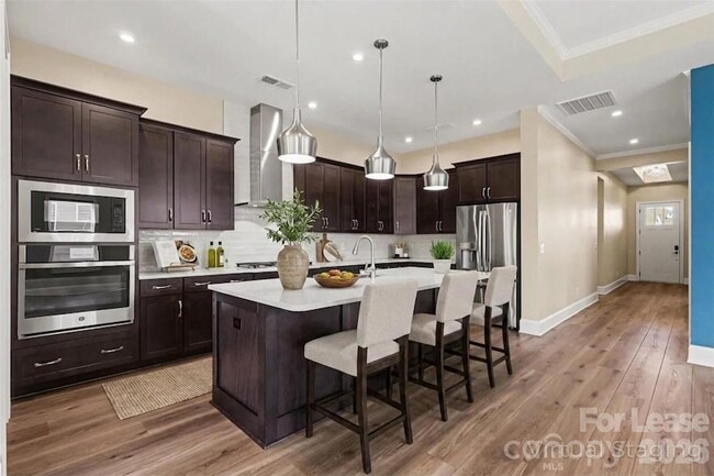 Photo - 2026 Lake Como Dr