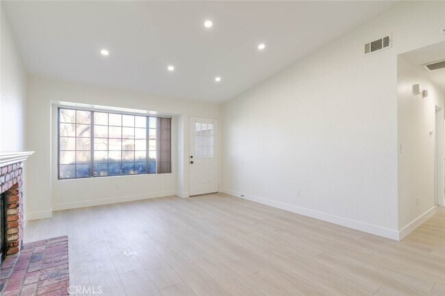 Photo - 514 E Ave J 9