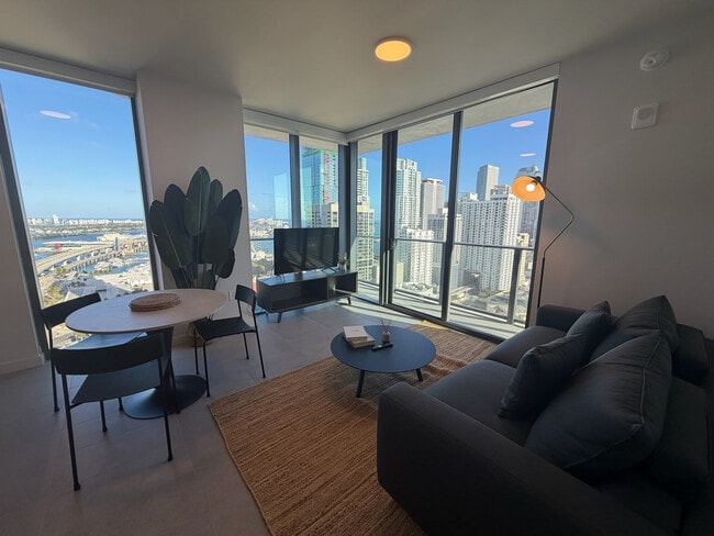 Photo - 121 NE 5th St Unit SI FL32-ID1470137P