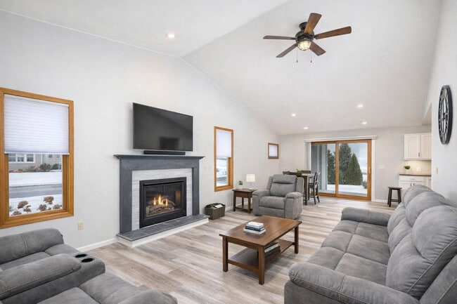 Building Photo - N307 Eastowne Ct Unit SI ID1061648P