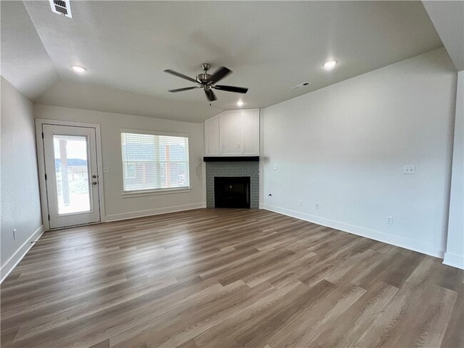 Photo - 682 Kayla Maria St