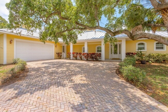 Photo - 315 Enola Pl