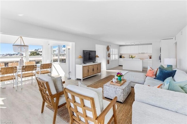 Photo - 1100 8th Ave S