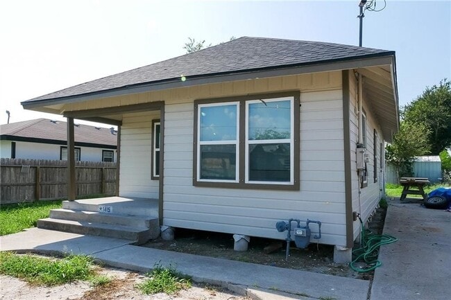 Photo - 1415 Marguerite St
