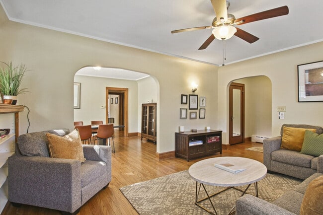 Building Photo - 1335 N Jackson St Unit ID1265536P