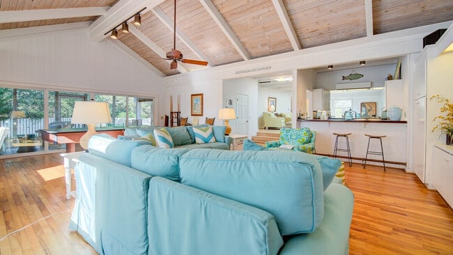 Building Photo - 94 Whiting Ln Unit ID1253460P