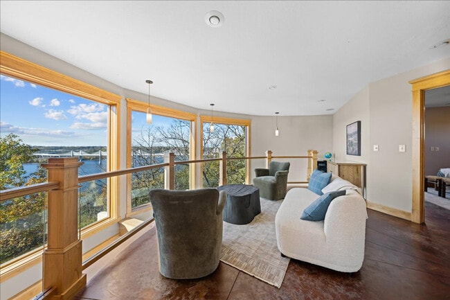 Photo - 1248 WI-35 Unit ID1337488P