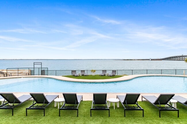 Photo - Lighthouse Pointe