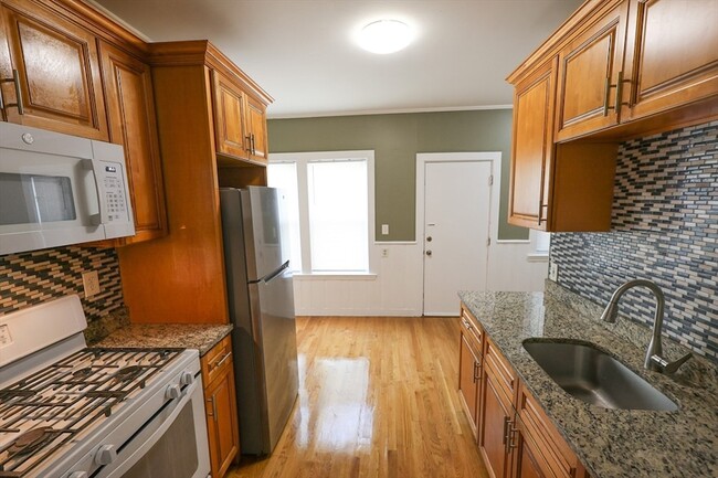 Building Photo - 129 Draper St Unit 1