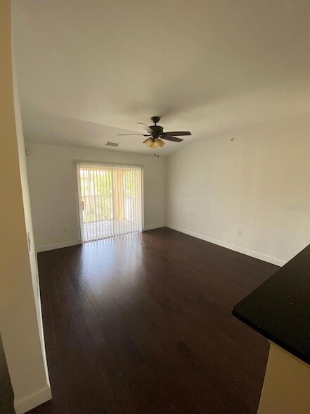 Photo - 5475 Vineland Rd Unit 8311
