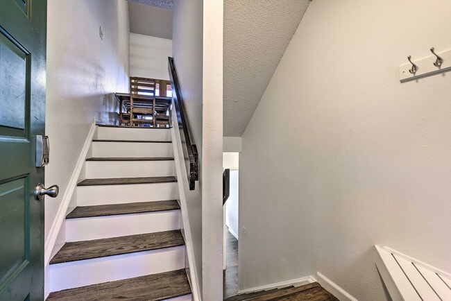 Photo - 163 Burgundy Cir Unit SI ID1545696P