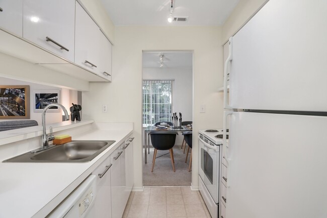 Photo - Saddle Creek Apartments