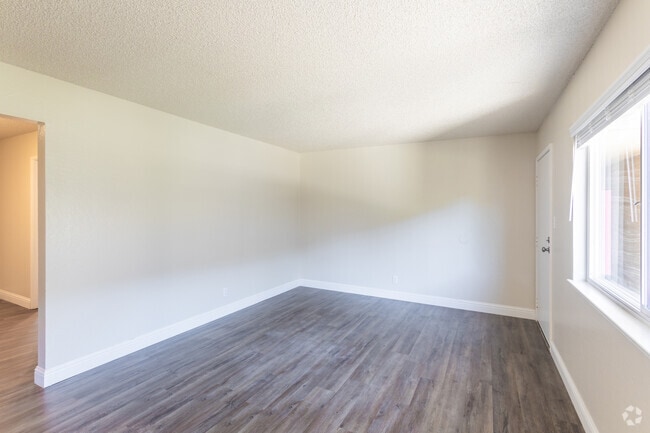 Photo - Marina Plaza