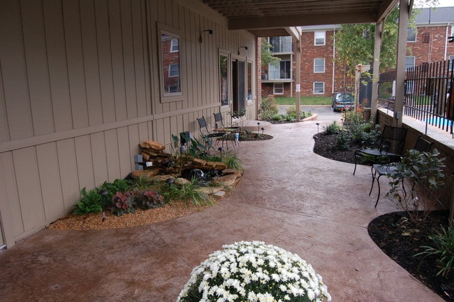 Photo - Williamsburg Way