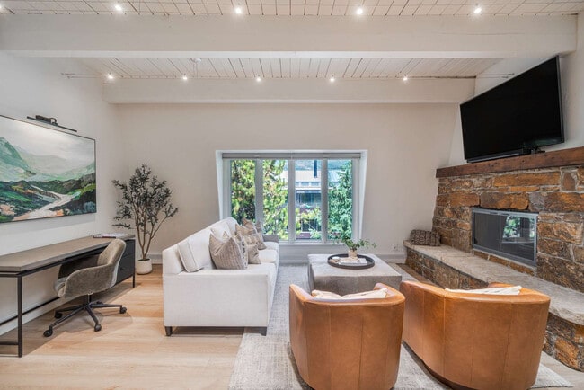 Building Photo - 725 E Durant Ave Unit ID1283415P