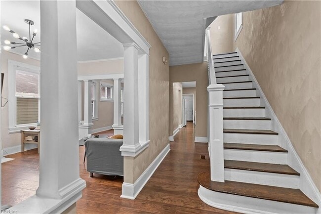 Photo - 635 W 29th St
