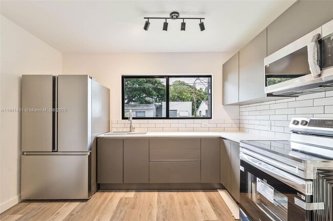 Building Photo - 25 NW 78th St Unit 1