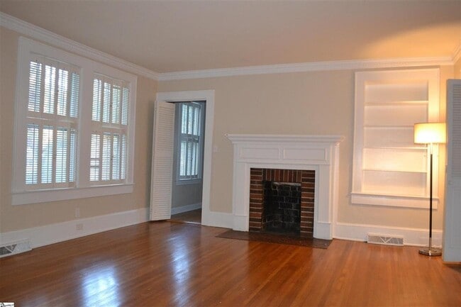 Building Photo - 40 Lanneau Dr