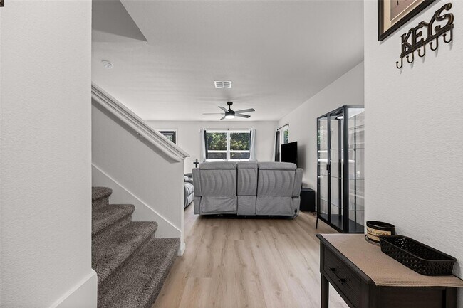 Photo - 7115 Thannas Way