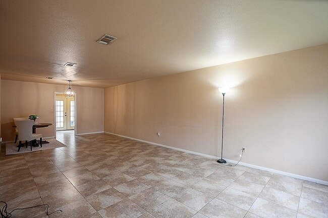 Photo - 5874 Meadow Way