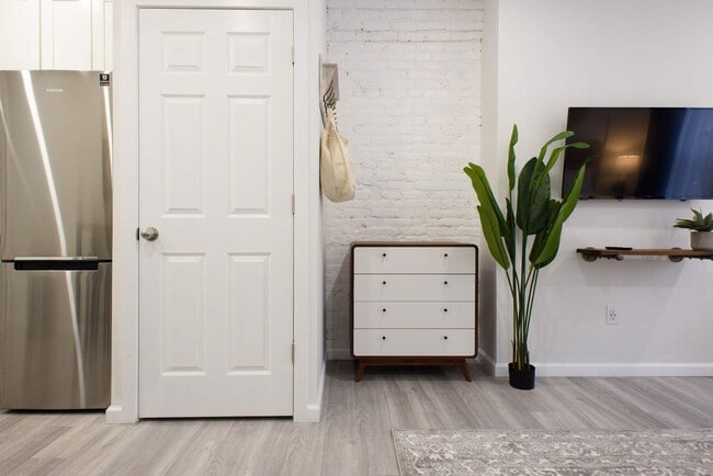 Building Photo - 240e E 75th St Unit SI FL3-ID1021870P