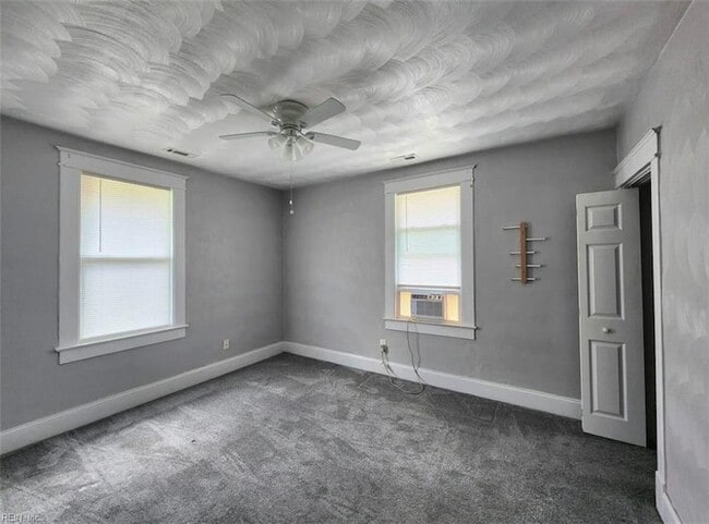 Photo - 3605 Killam Ave