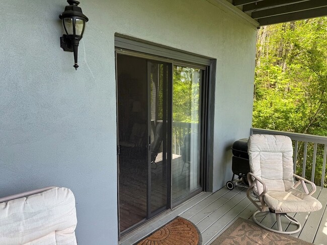 Photo - 461 Meadowview Rd