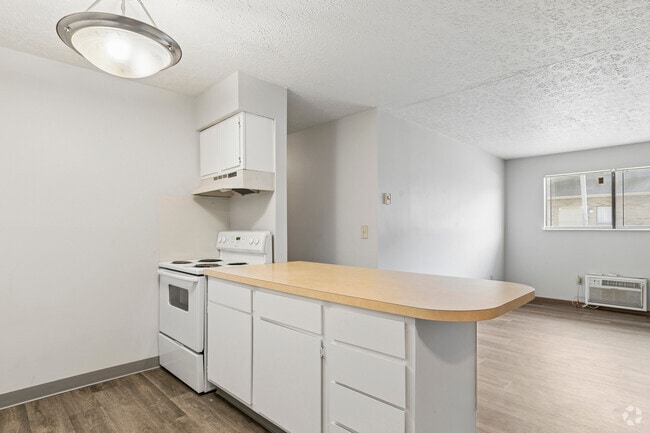 2BR, 1BA - 950SF - Kitchen - Chatham Village