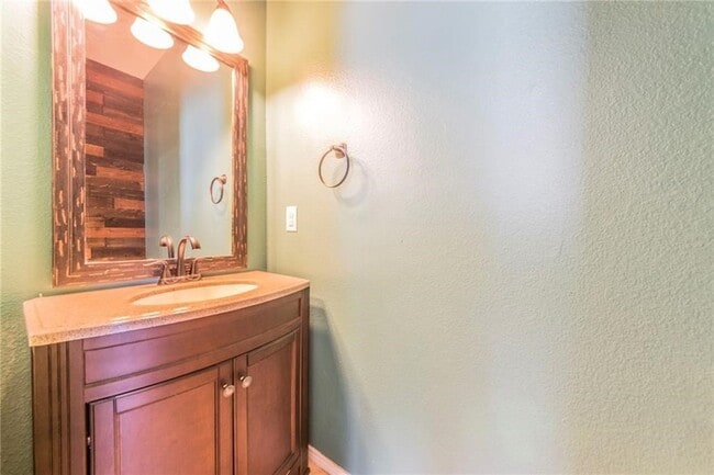 Photo - 560 Griffith Dr