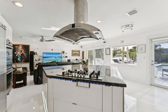 Photo - 911 NW 7th St